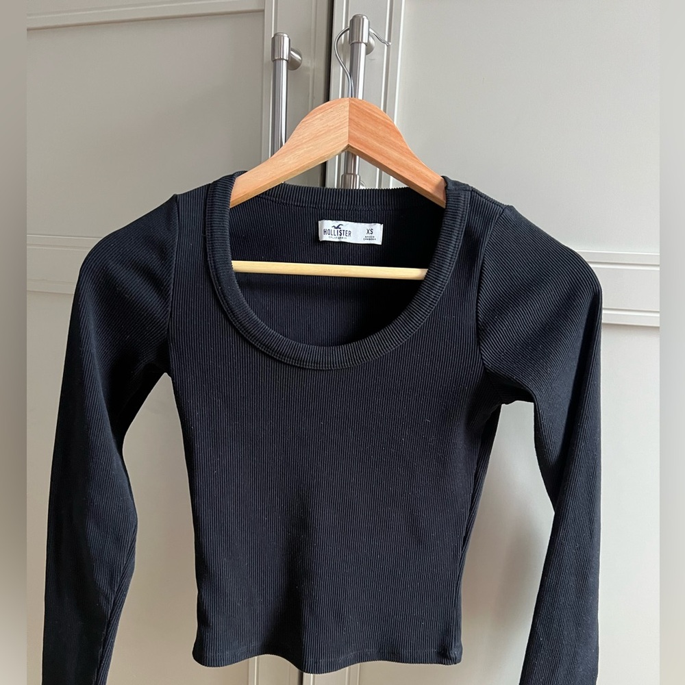 LIKE NEW, Hollister Black Long Sleeve